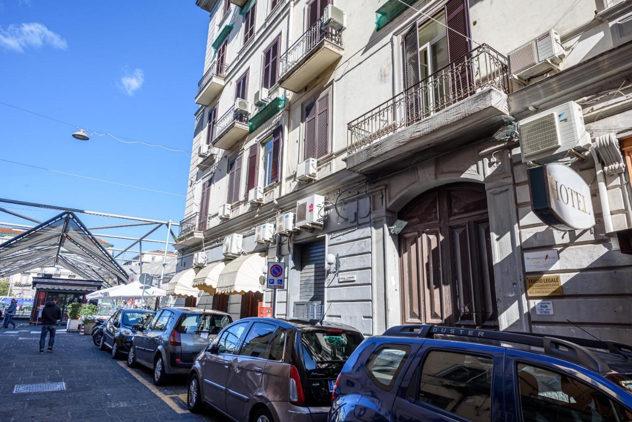 Appartement Via Silvio Spaventa 9 *